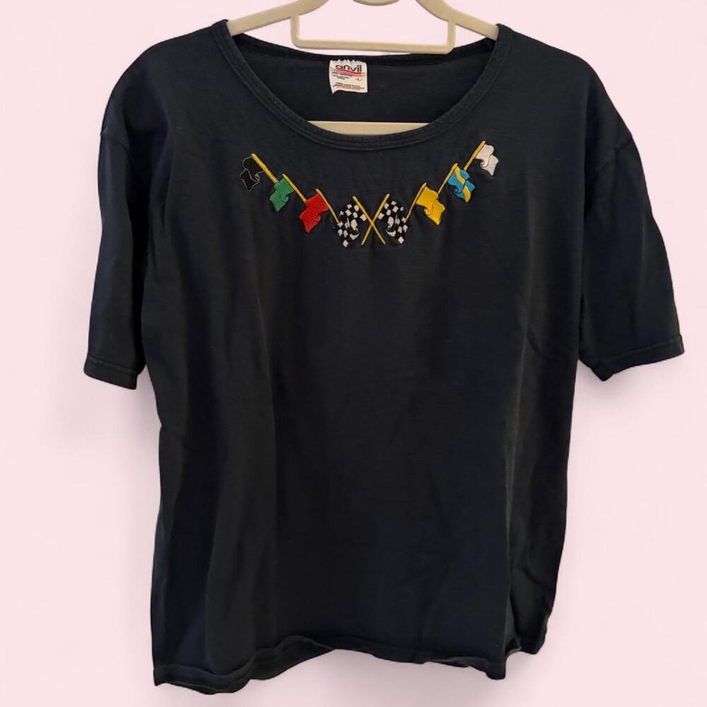VINTAGE 90s ANVIL EMBROIDERED RACING FLAGS T-SHIRT